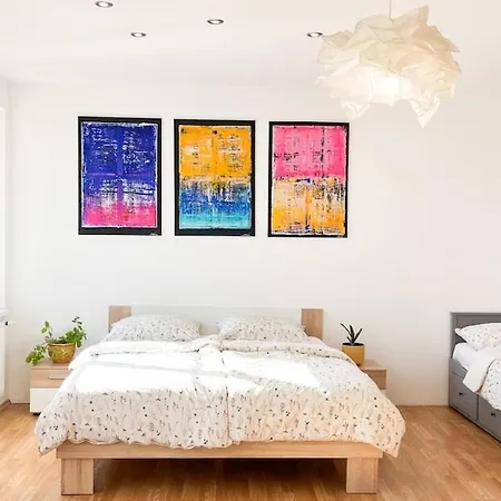 Art With Rooftop Prosecco Picnic Or Breakfast Apartament *