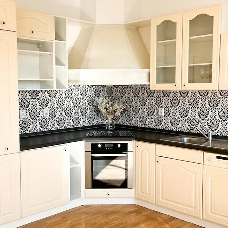 Art With Rooftop Prosecco Picnic Or Breakfast *